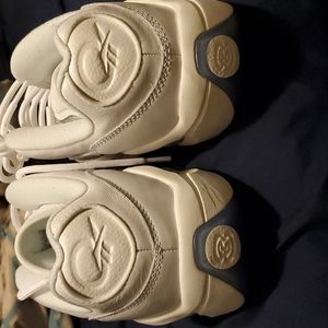 Reebok. QUESTION LOW